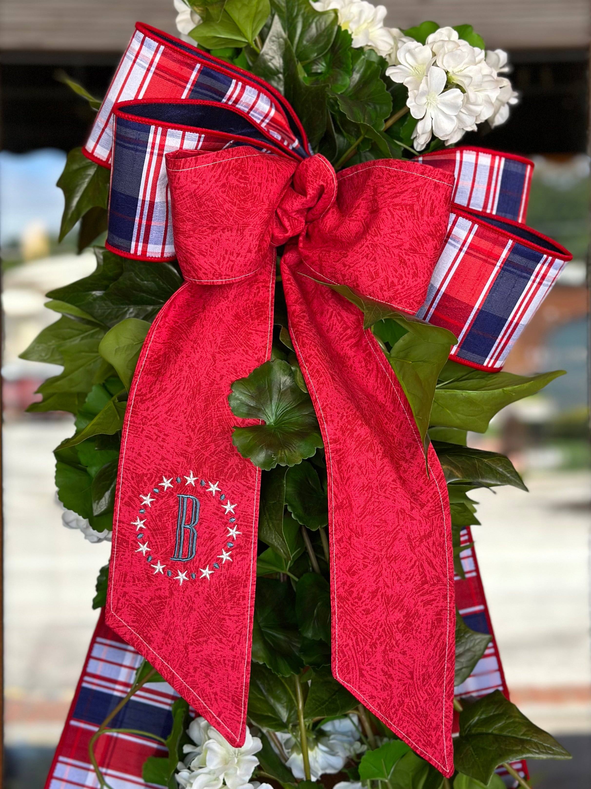 UV-Protected White Geranium and Ivy Swag with Embroidered Initial Sash