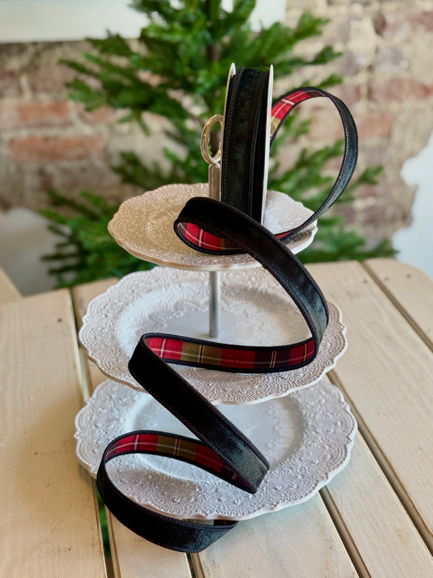1” VLVT W/HIGHLANDS PLAID BACKED RIBBON, Black