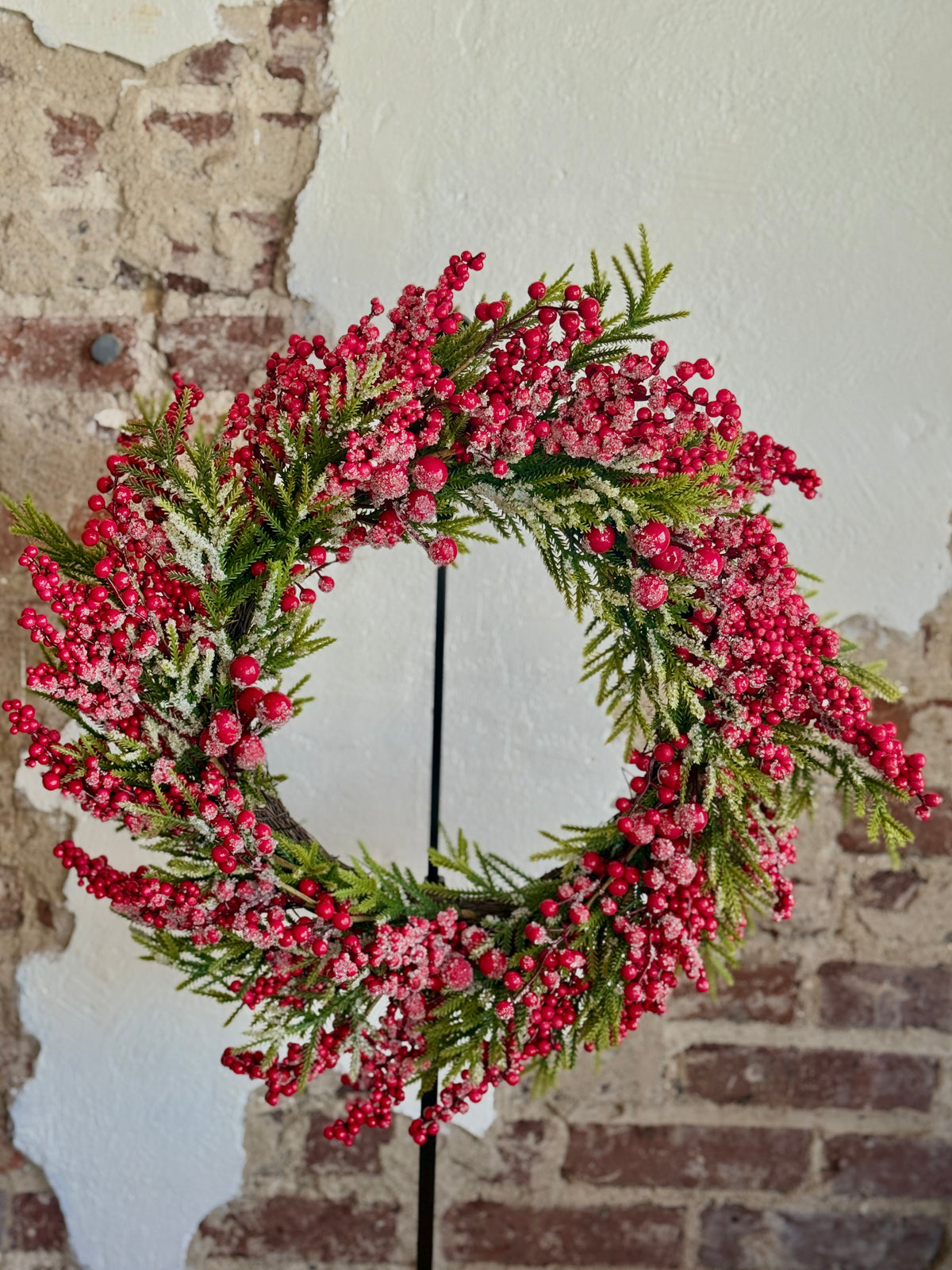 24" FROSTED WP BERRY MINI SPRUCE WREATH