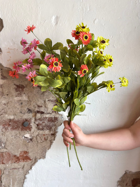 24” Daisy Bush