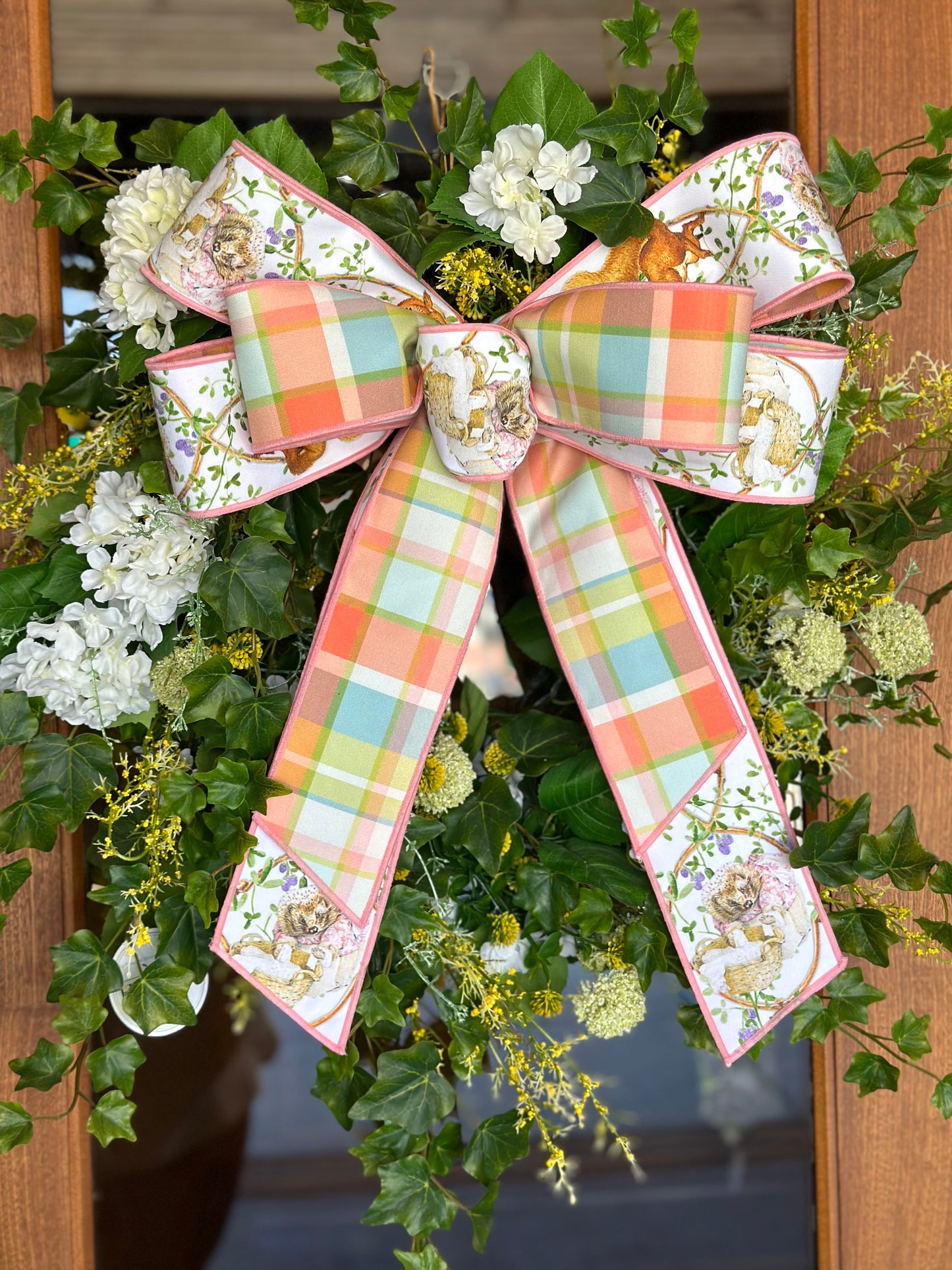 Mrs. Tiggy-Winkle & Squirrel Nutkin Bow