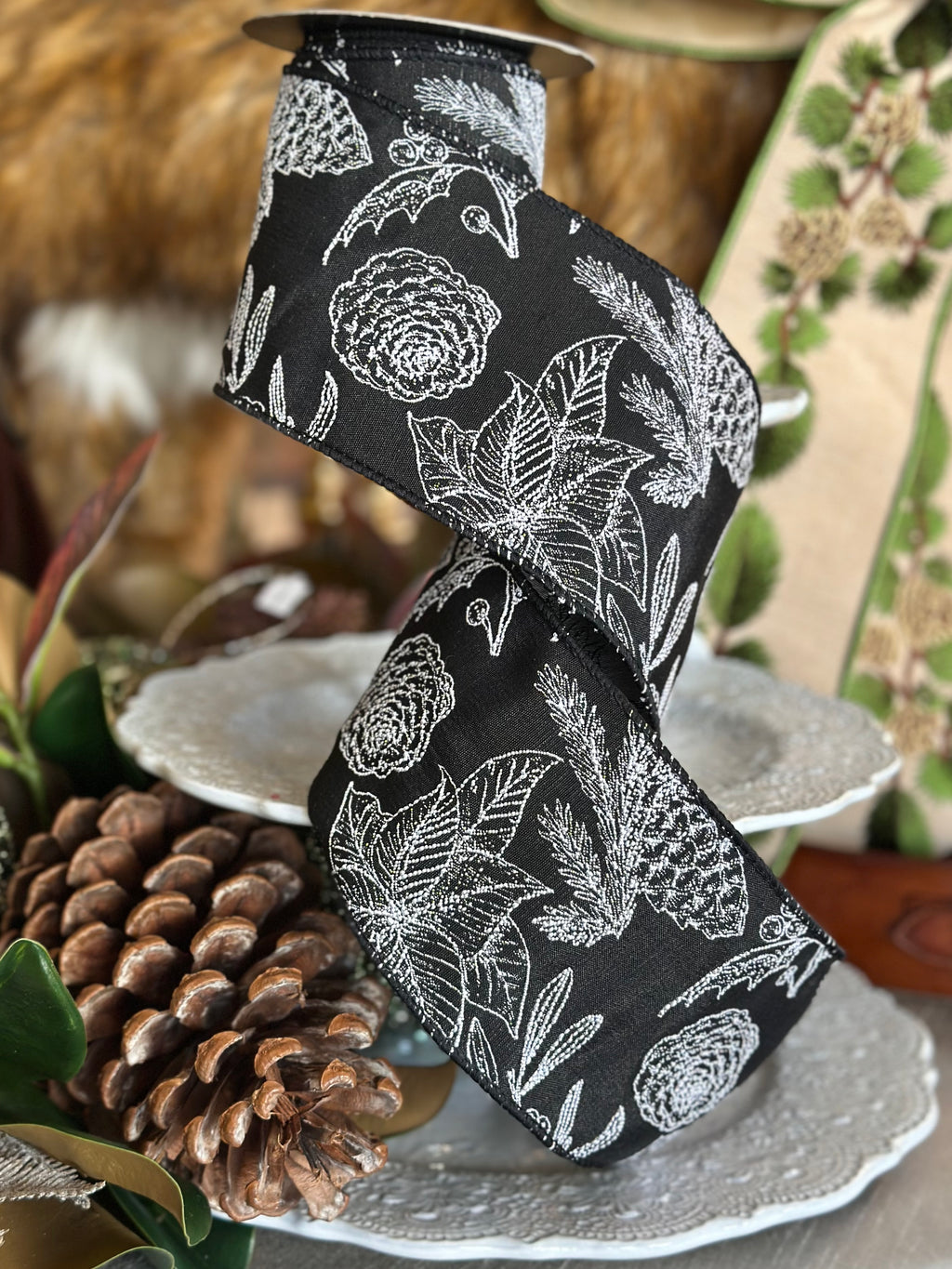 4"x10yrds jacquard holly manor, black-white