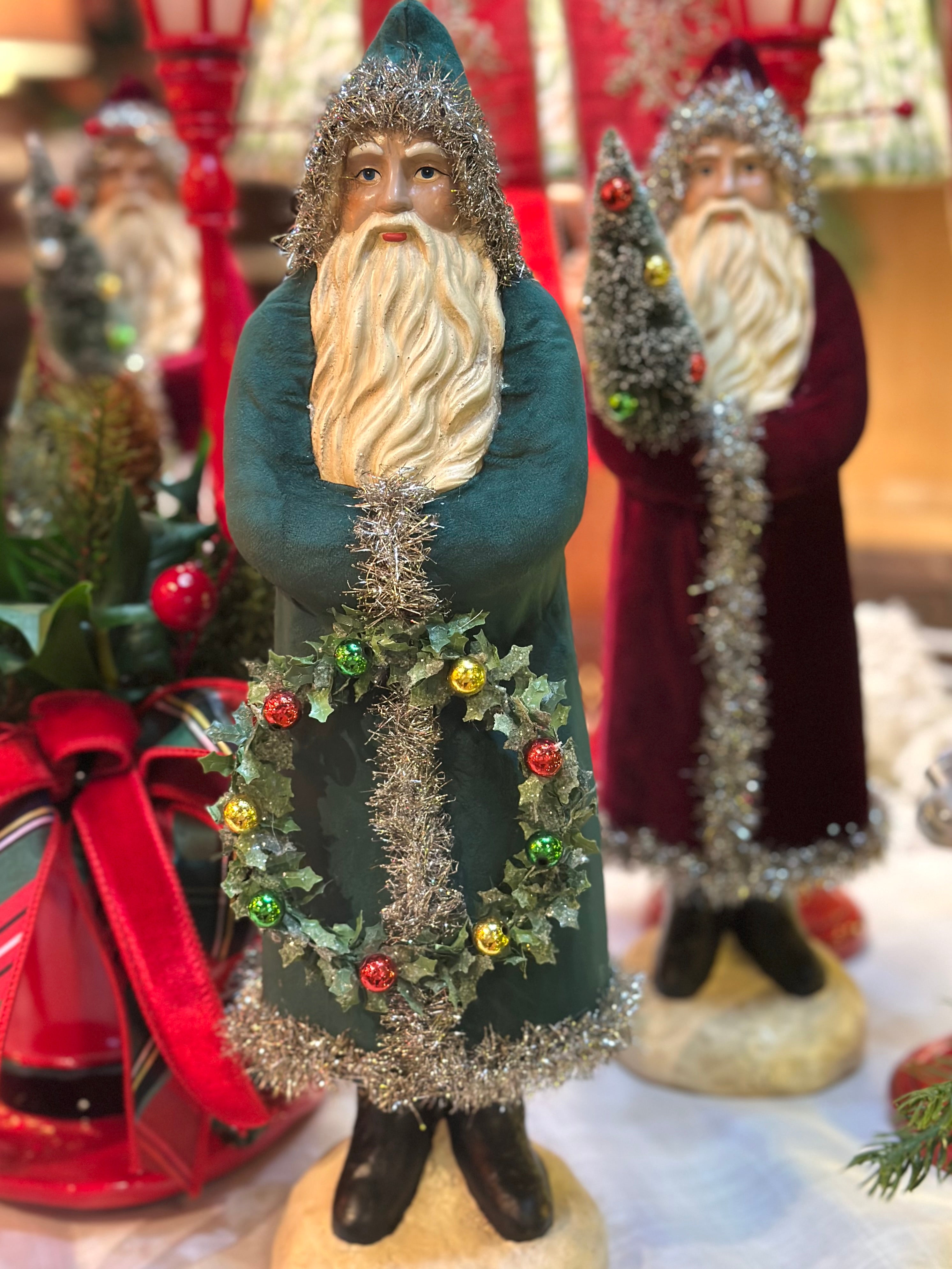 17" STONE VINTAGE SANTA (TWO COLOR OPTION)