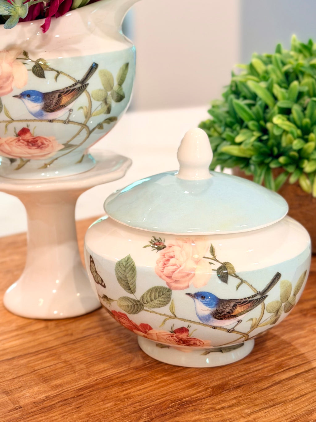 Blue Jays and Roses Candle & Bud Vase Gift Set, Tulips Scent