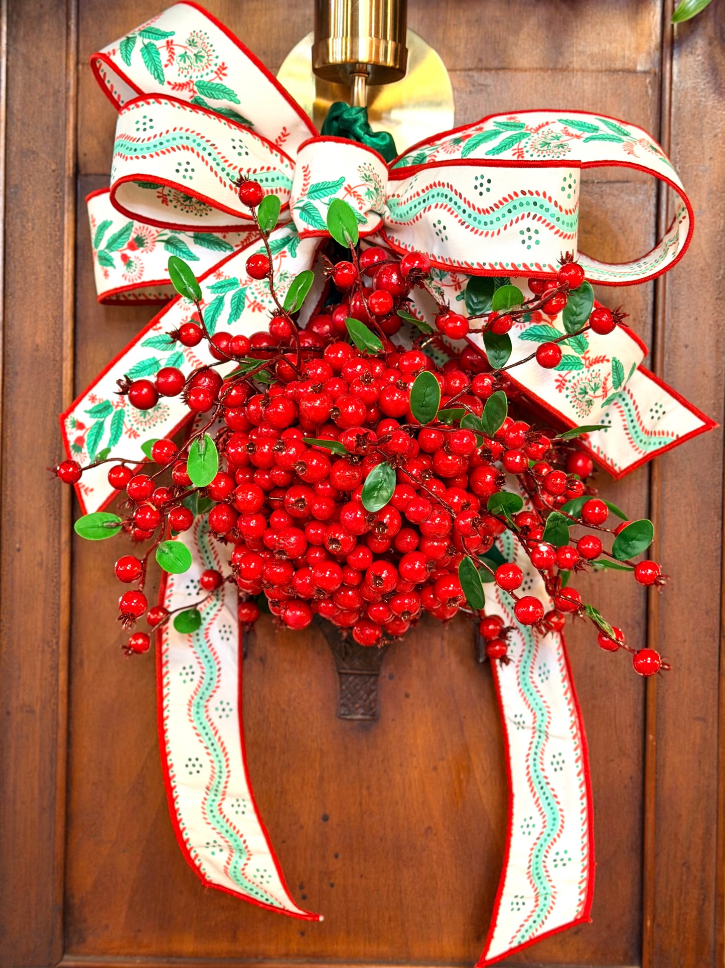 12" WP NATURAL BERRY RIDGE KISSING BALL