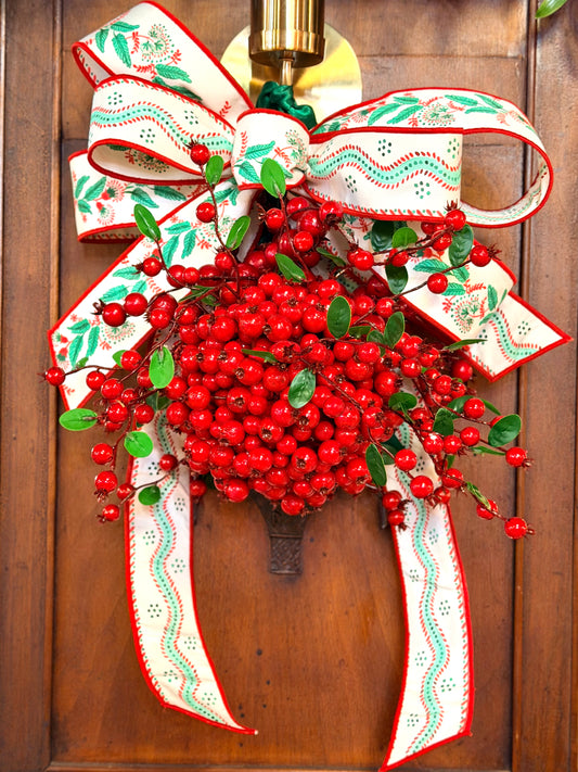 12" WP NATURAL BERRY RIDGE KISSING BALL