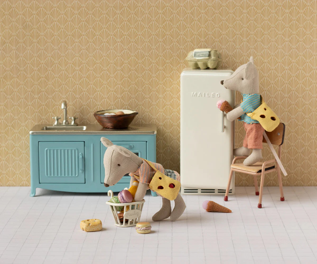 Maileg- Little brother mouse with bag