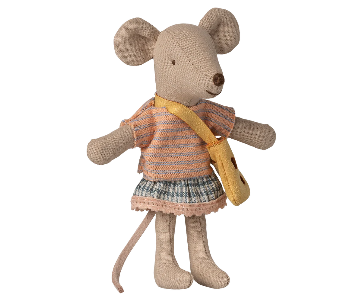 Maileg- Little sister mouse with bag