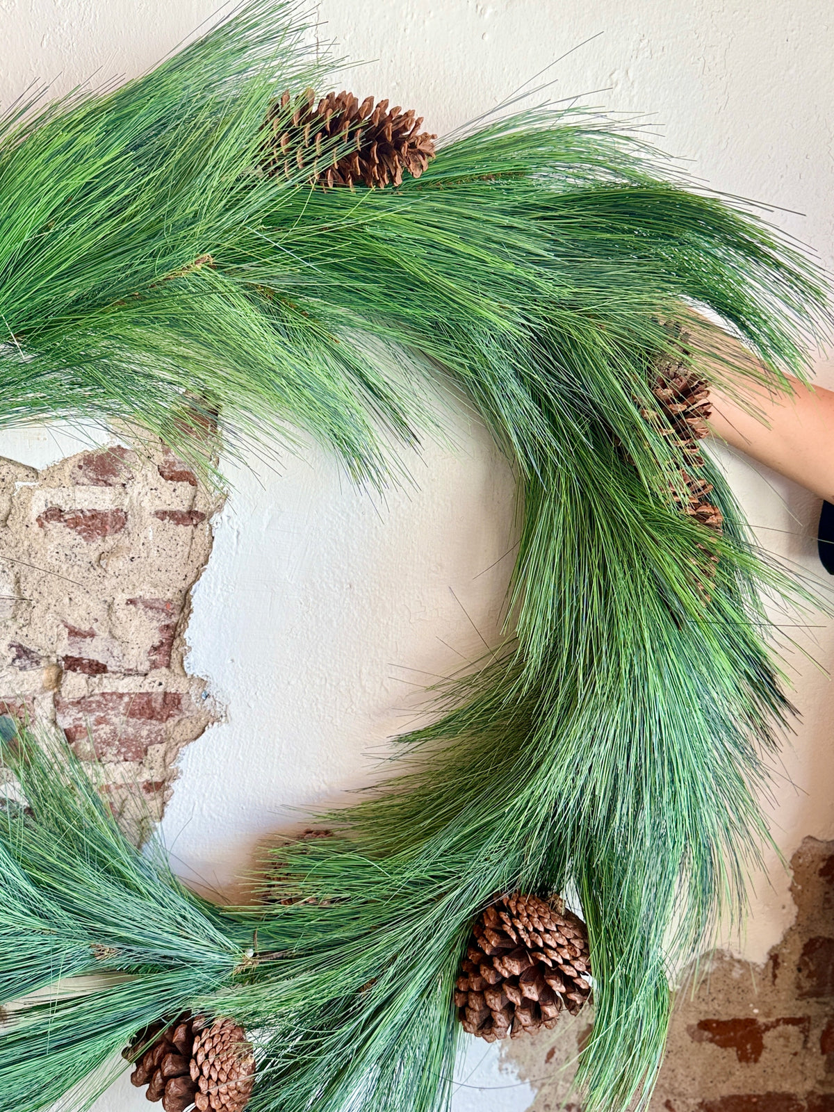 38" HORSETAIL PINE WREATH W/CONE