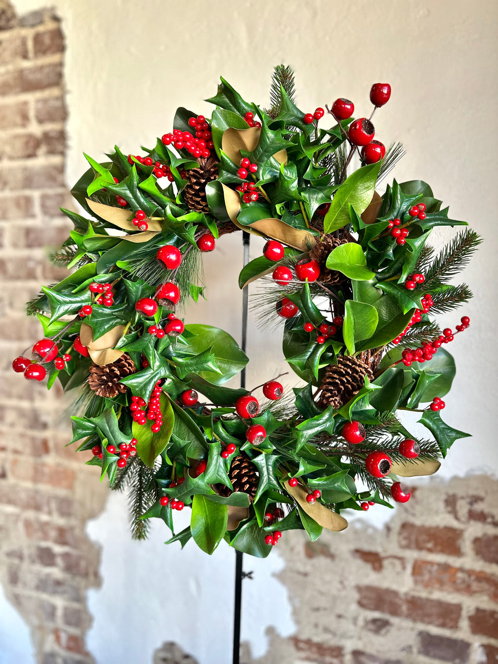28" PREMIUM BERRY MAGNOLIA HOLLY AND PINE WREATH