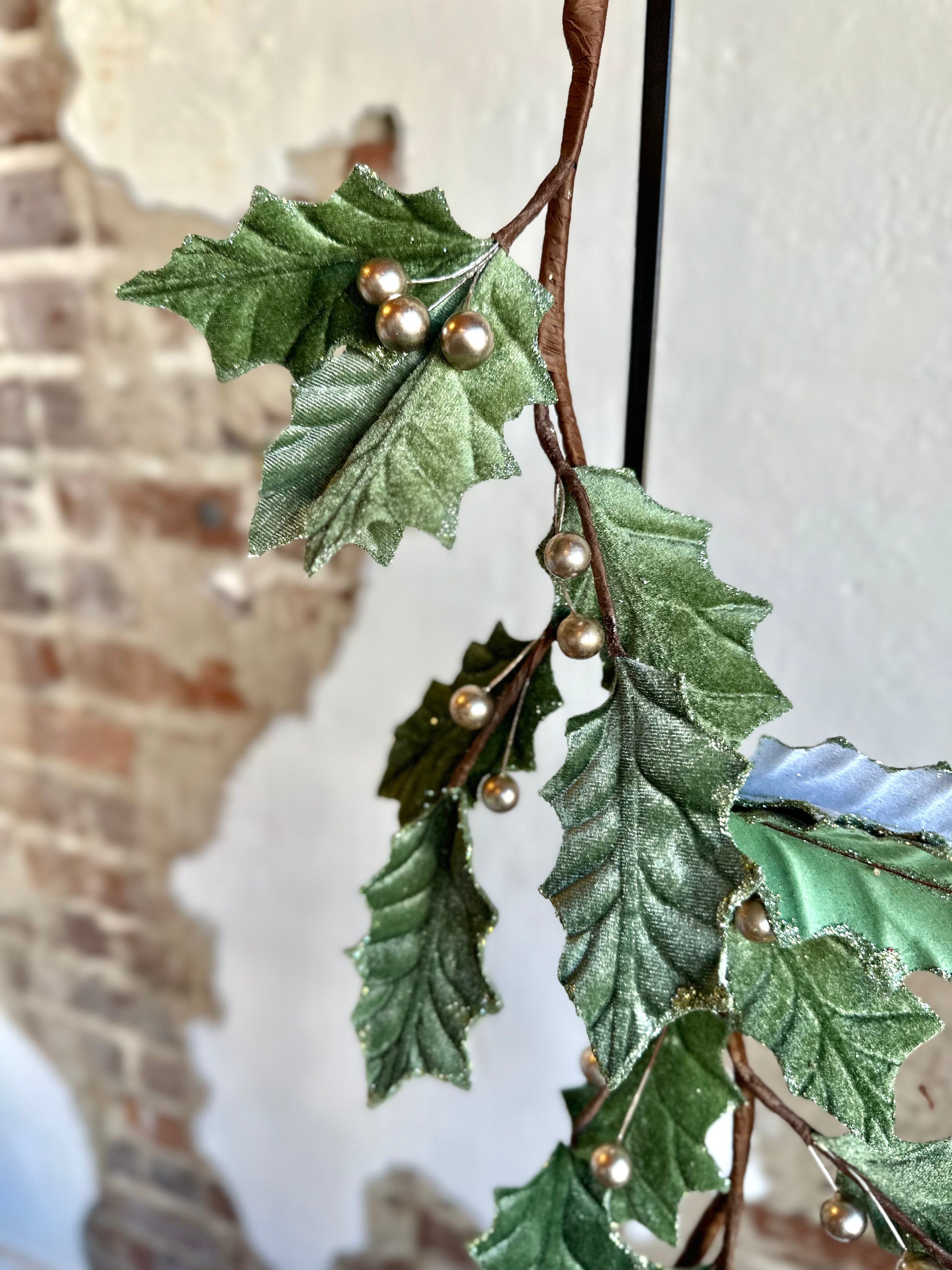 48" GARDEN HOLIDAY HOLLY GARLAND