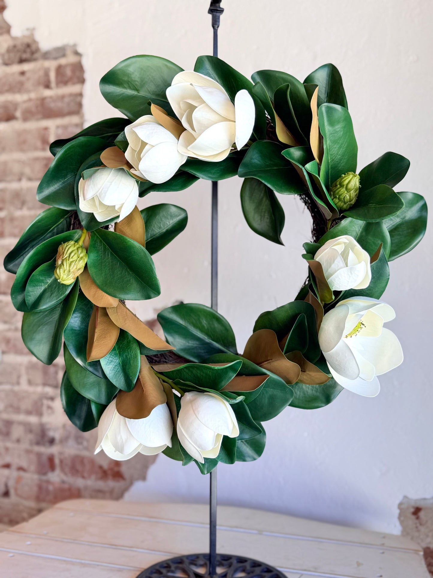 VERANDA MAGNOLIA WREATH
