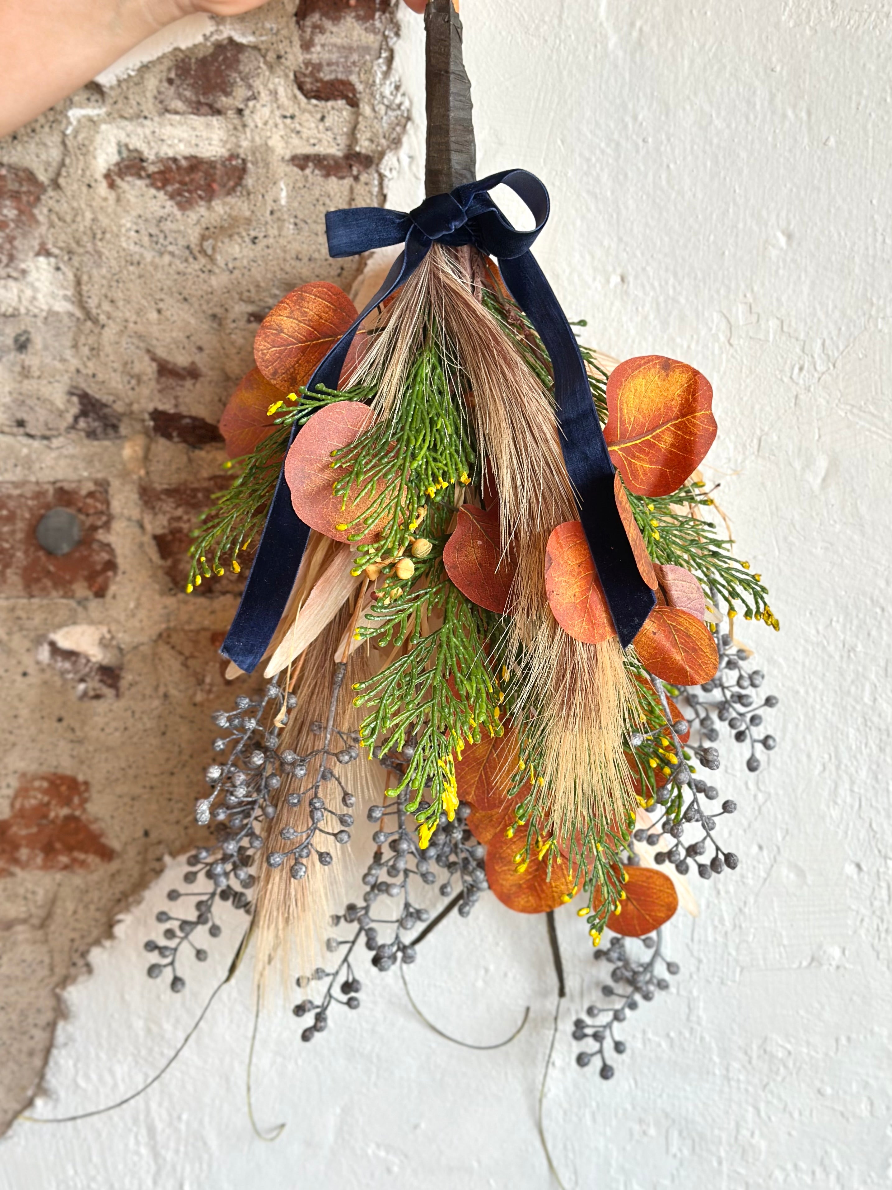 Gathered Eucalyptus & Berry Drop