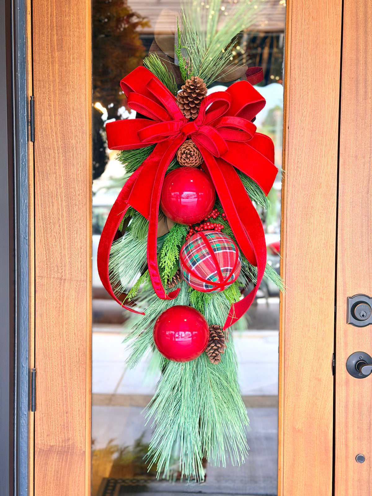 Classic Christmas Deluxe Swag