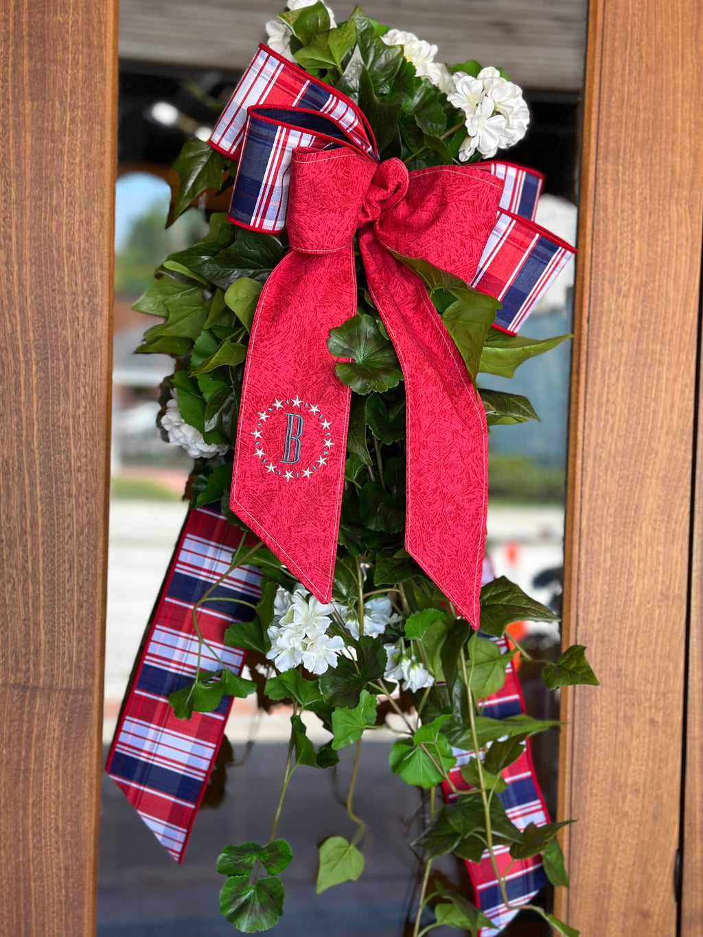 UV-Protected White Geranium and Ivy Swag with Embroidered Initial Sash