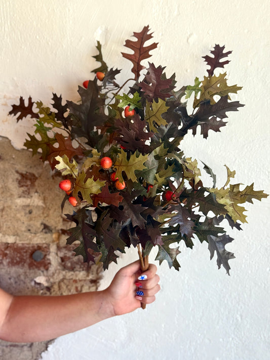 25" OAK LEAF HANGING BUSH WITH ACORNS, BROWN/GREEN