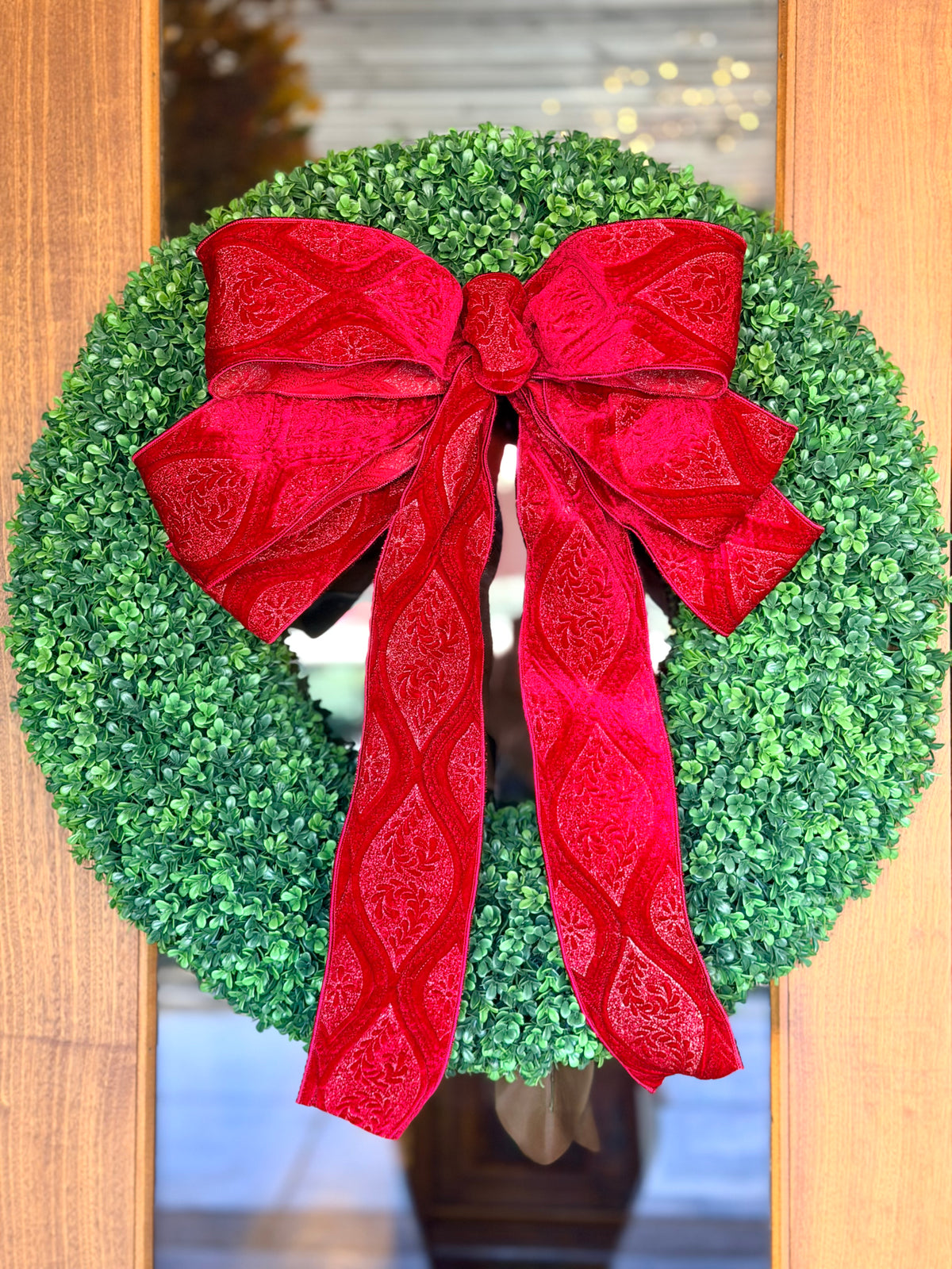 Red Laurel Tapestry Bow