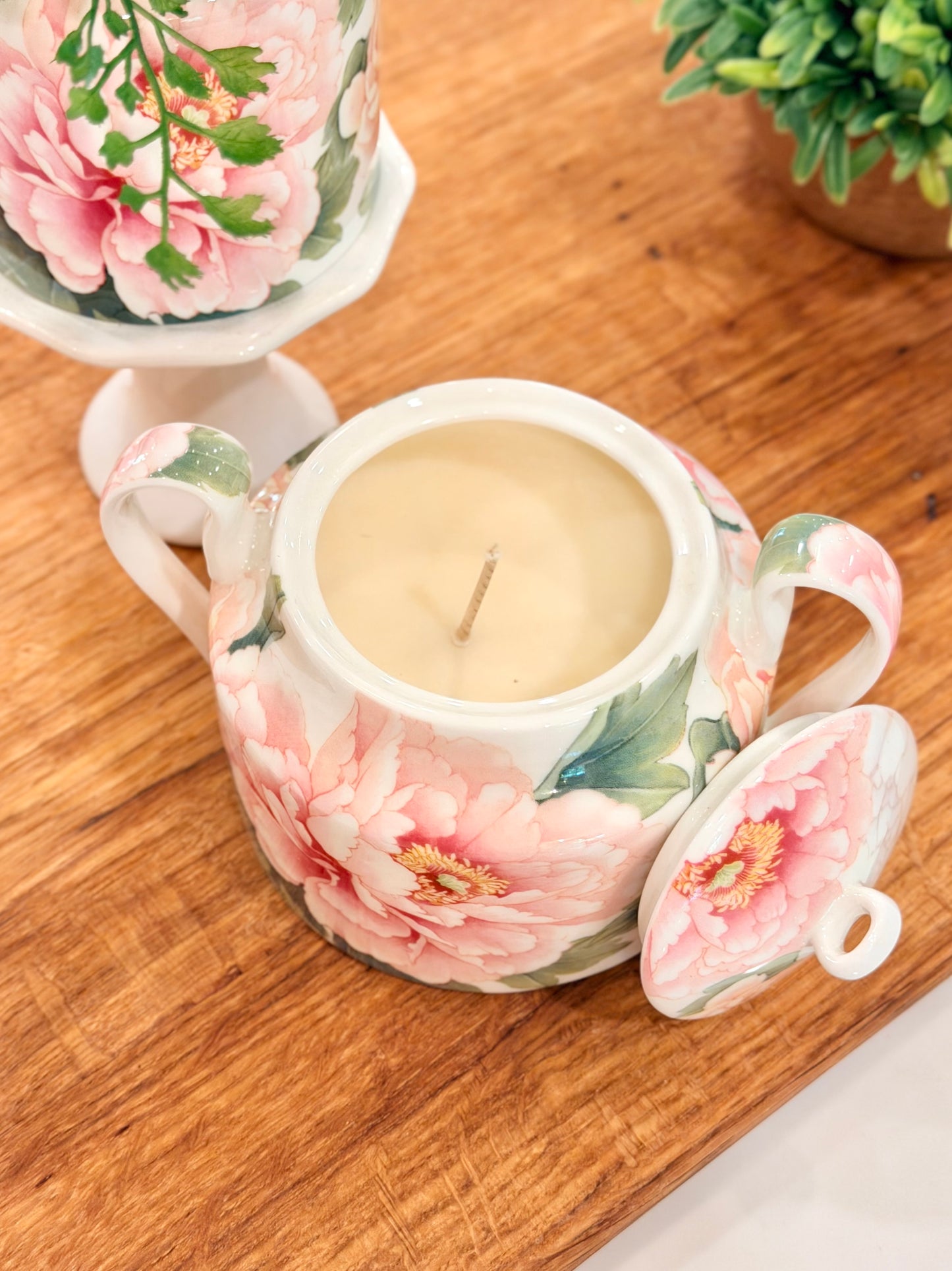 Pink Peonies Candle & Bud Vase Gift Set, Peach Blossoms Scent