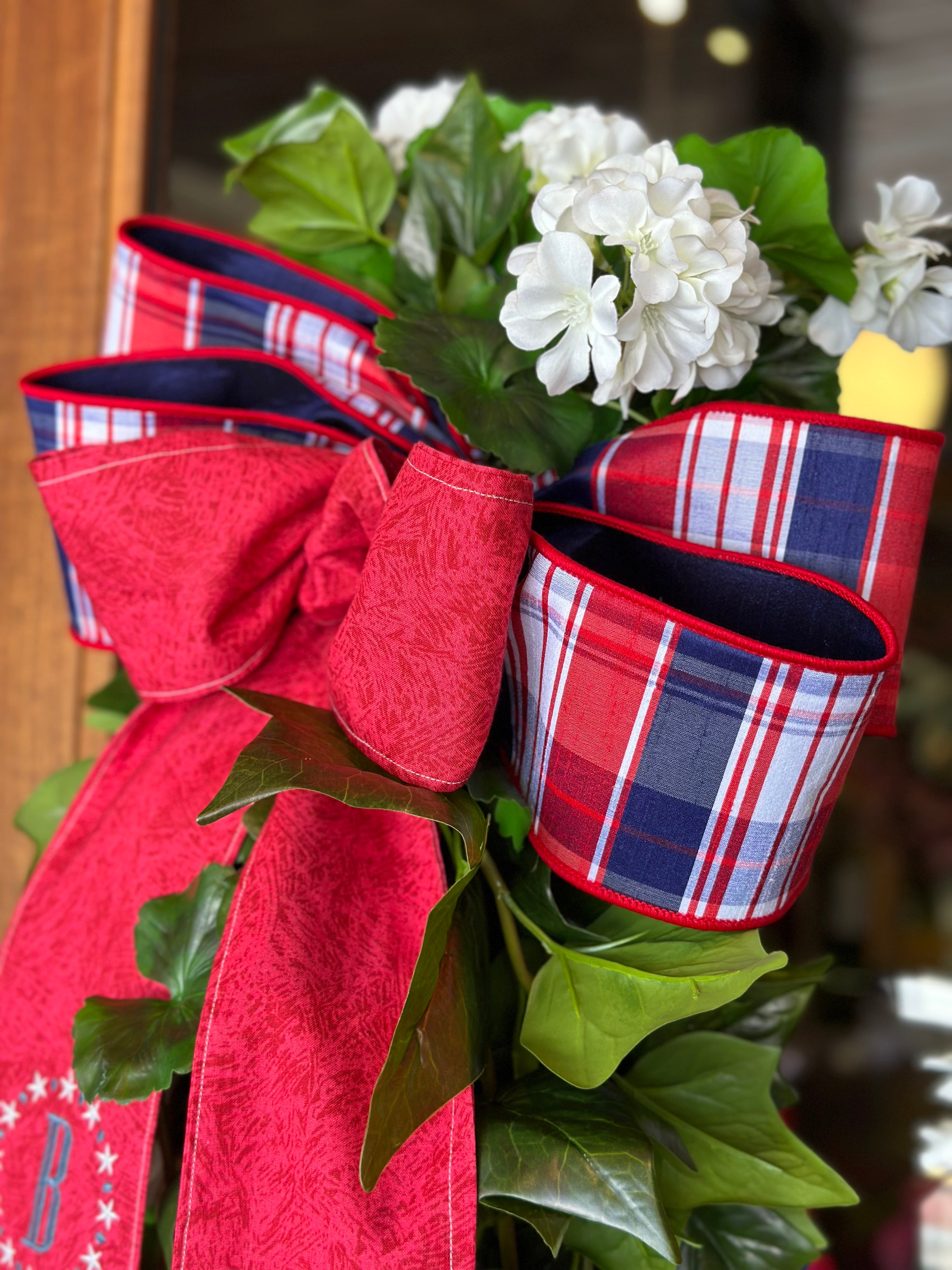 UV-Protected White Geranium and Ivy Swag with Embroidered Initial Sash