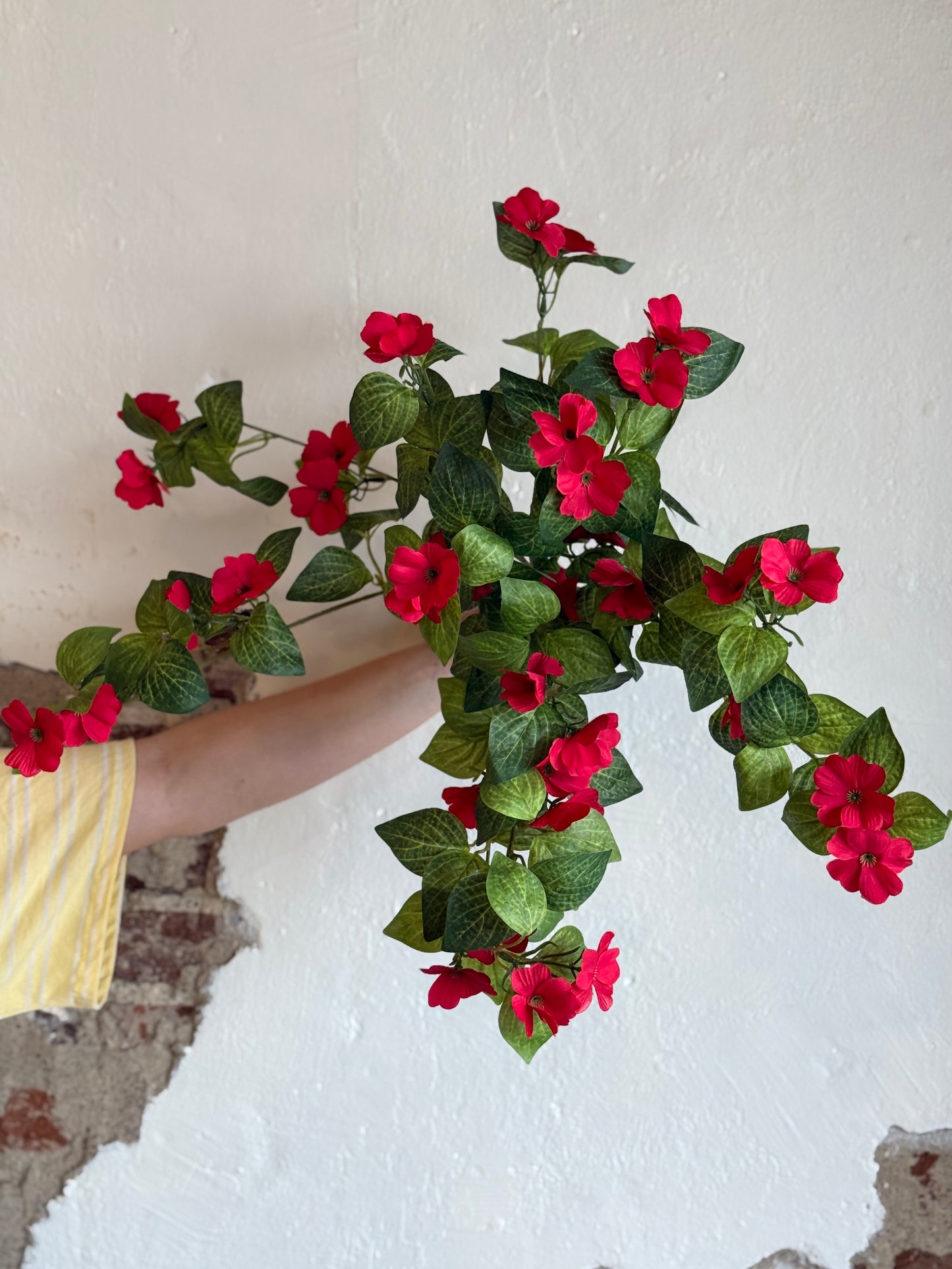 26" UV HANGING IMPATIENTS PLANT (COLOR OPTIONS)