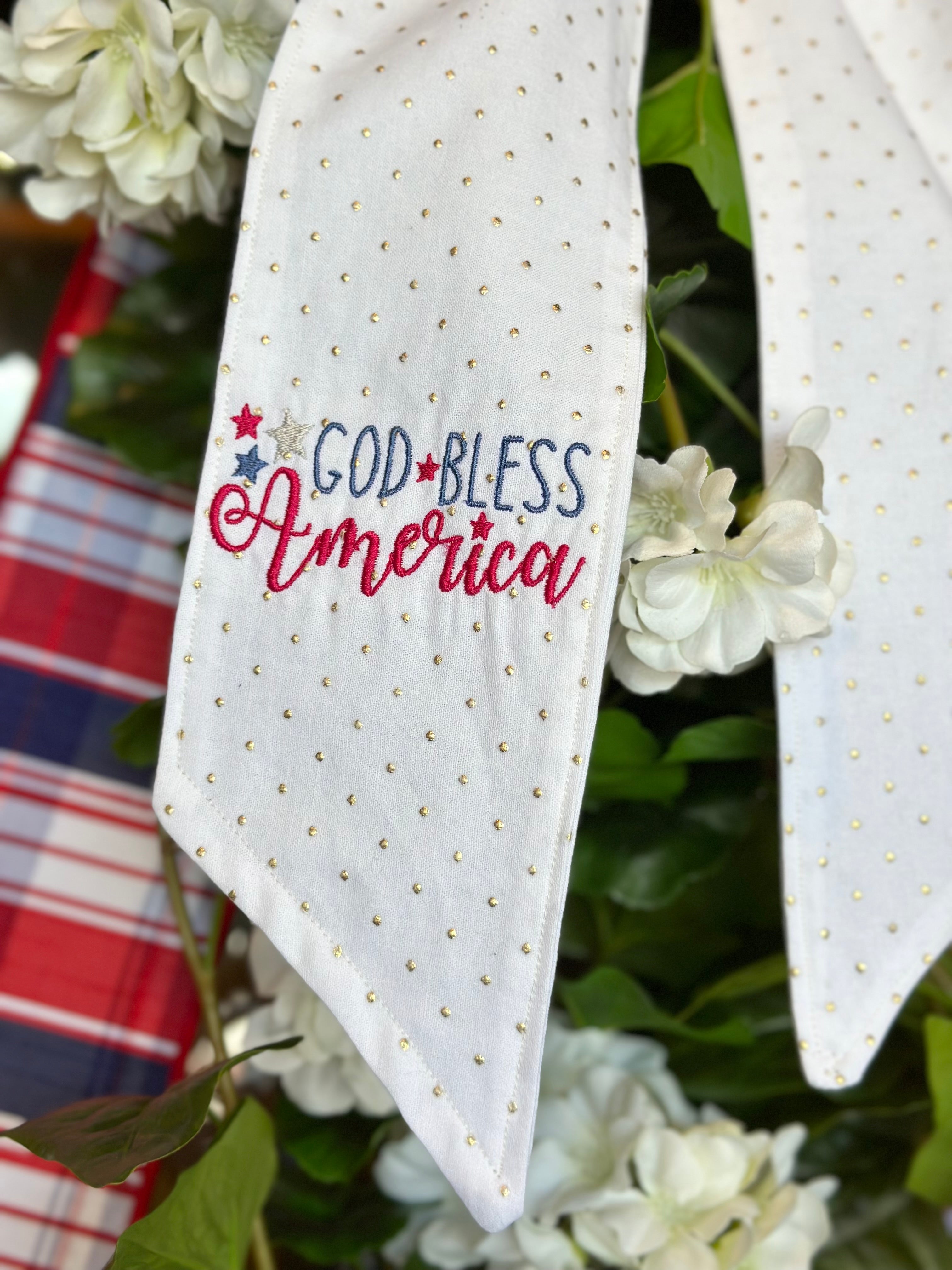 UV-Protected White Geranium and Ivy Swag with Embroidered “God Bless America” Sash