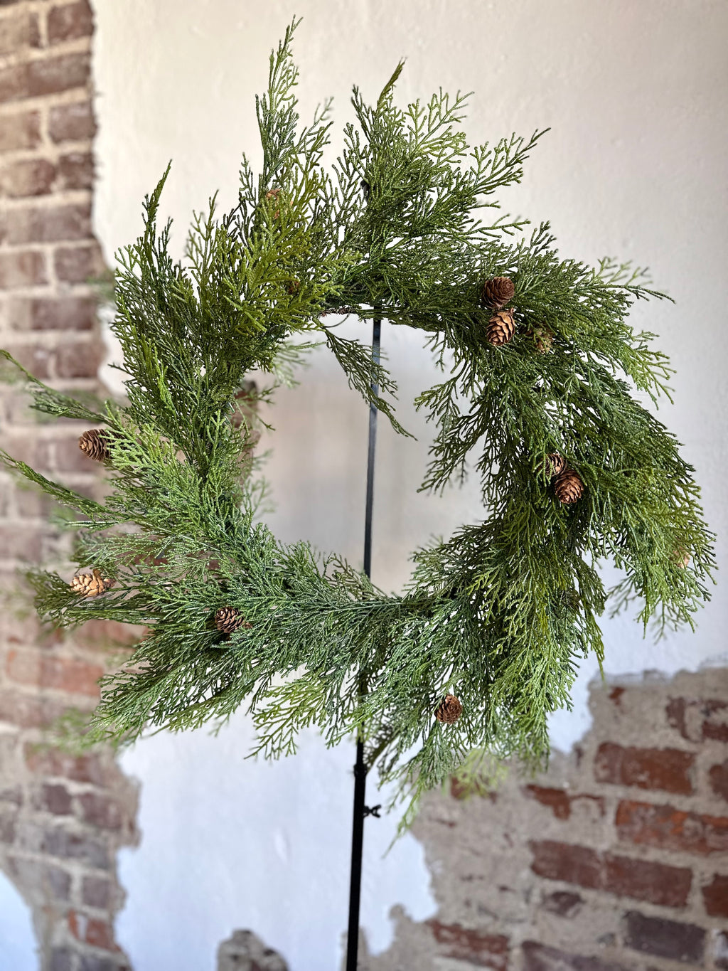 26" CEDAR WREATH (NATURAL TOUCH)