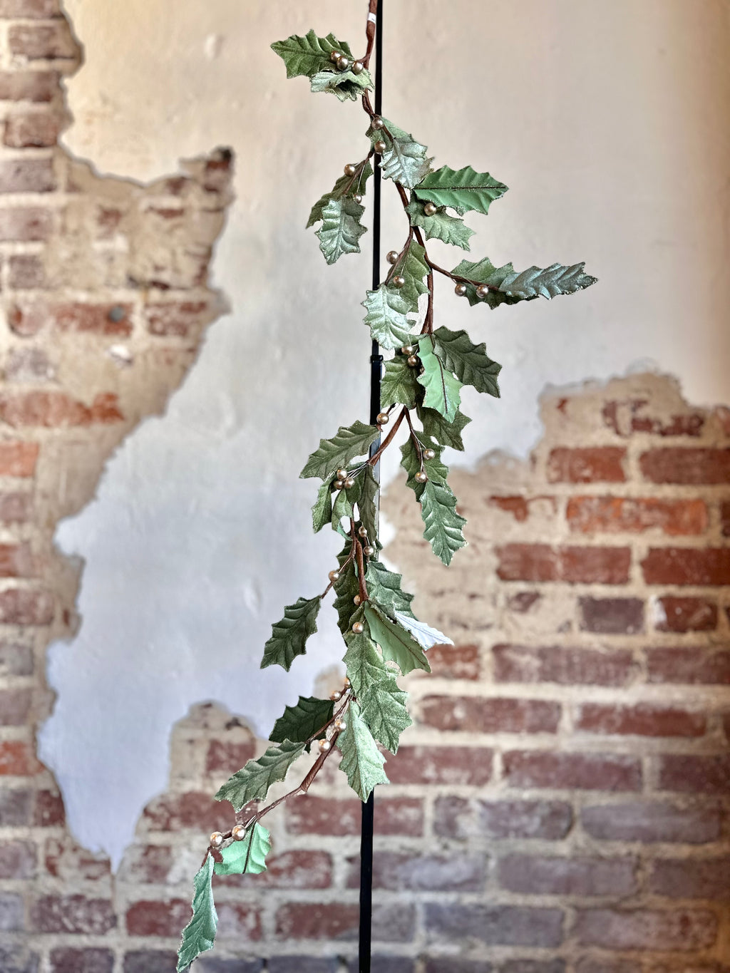 48" GARDEN HOLIDAY HOLLY GARLAND