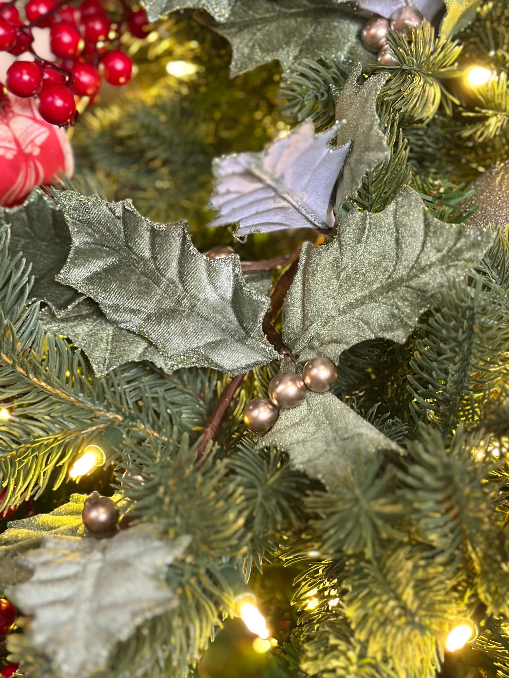 48" GARDEN HOLIDAY HOLLY GARLAND