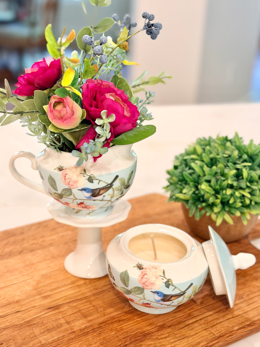 Blue Jays and Roses Candle & Bud Vase Gift Set, Tulips Scent