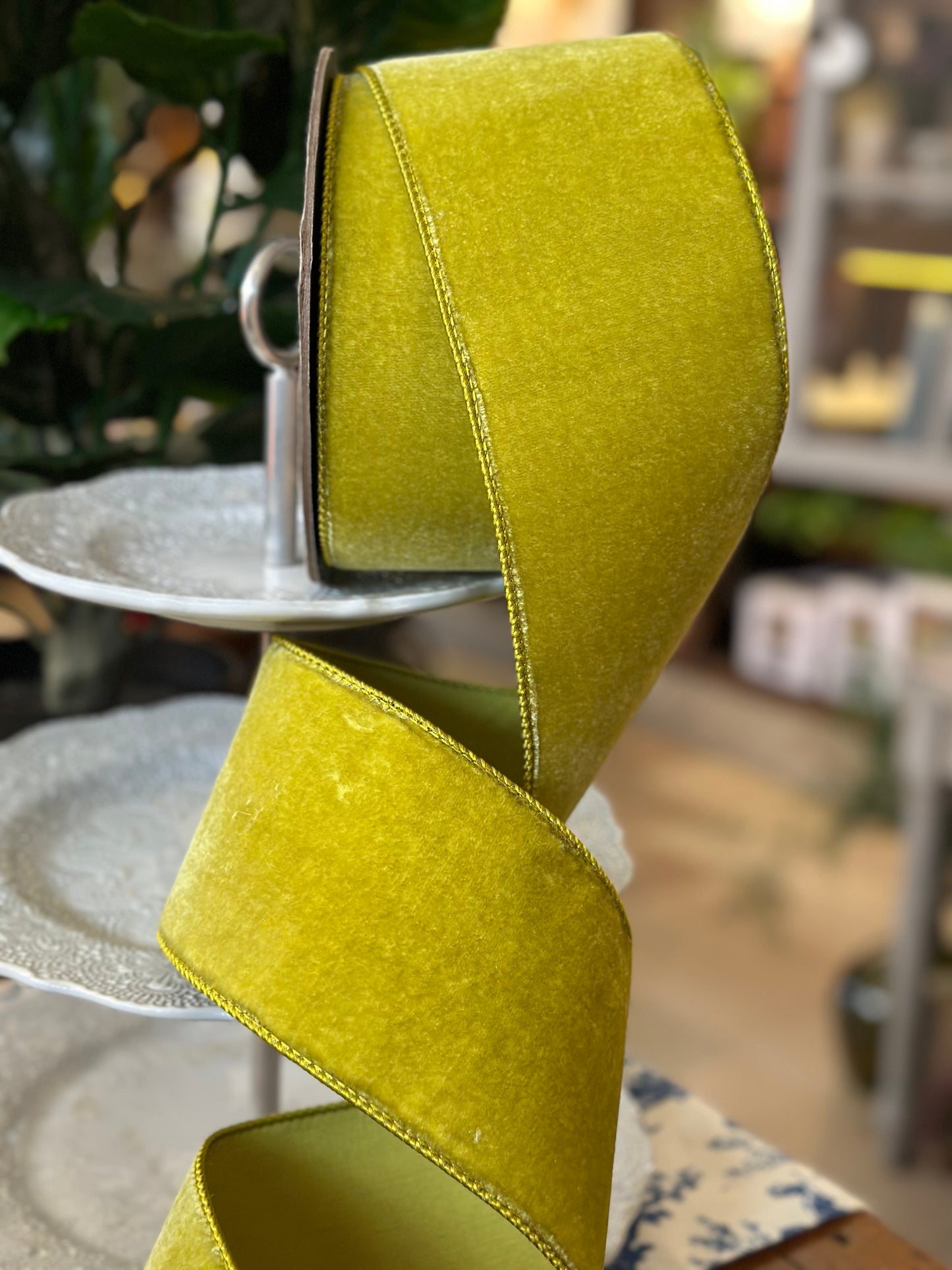 4"x10Y Lush Velvet Leaf Dupion Back, chartreuse green