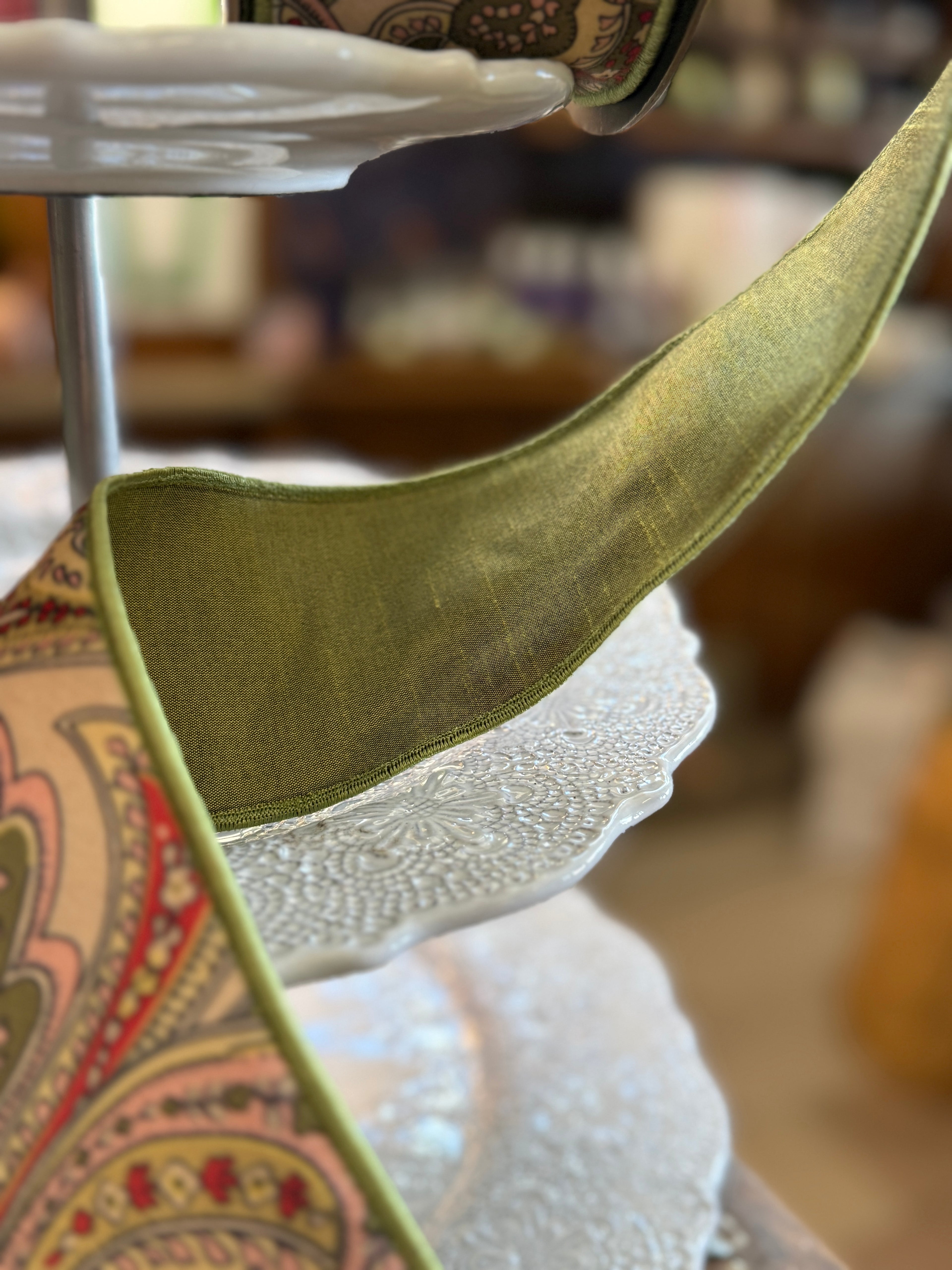2.5” Velour/Dupion Antique Paisley green/red