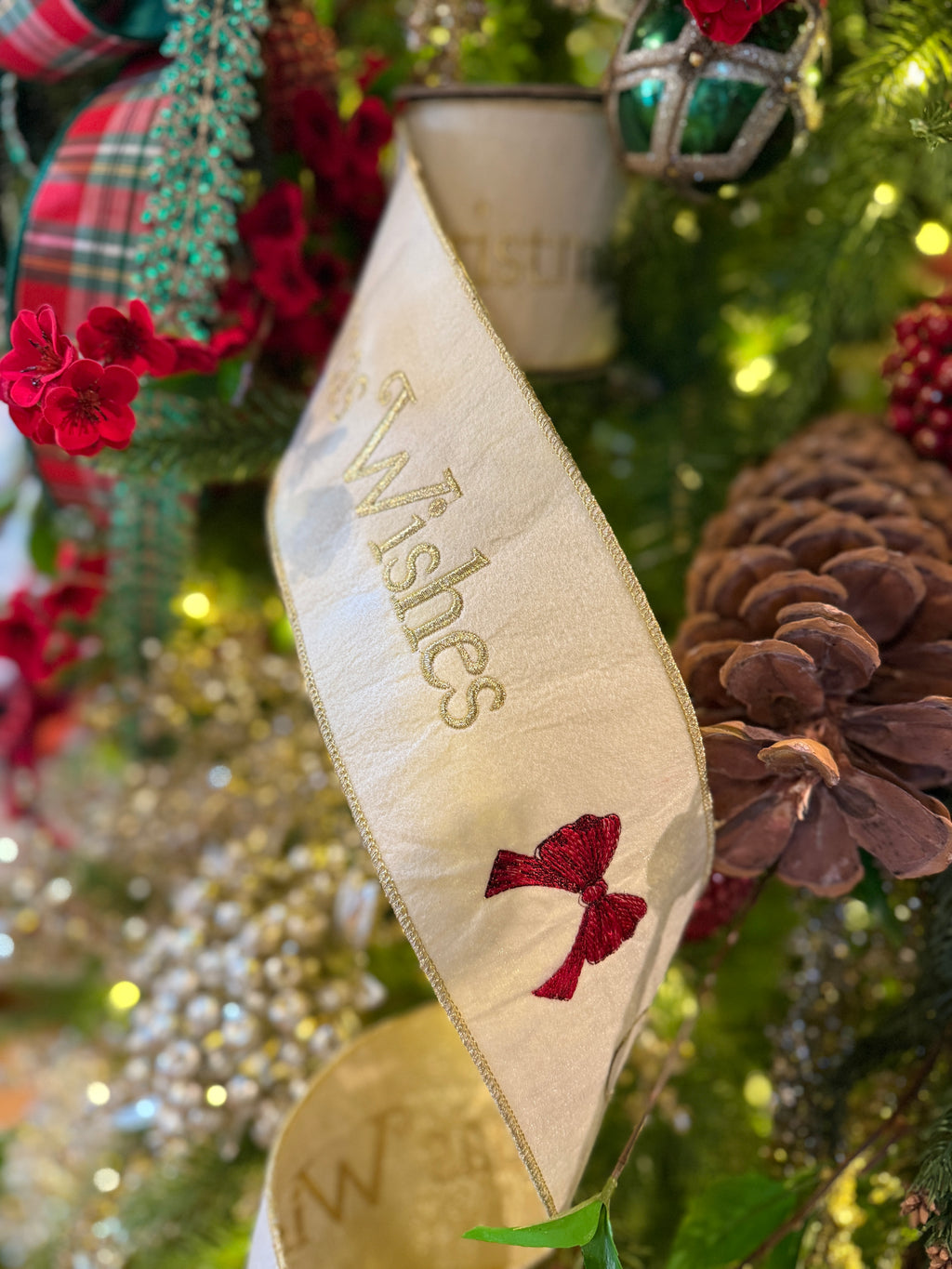 4” Felt Embroidery “Christmas Wishes,” Gold Winter White