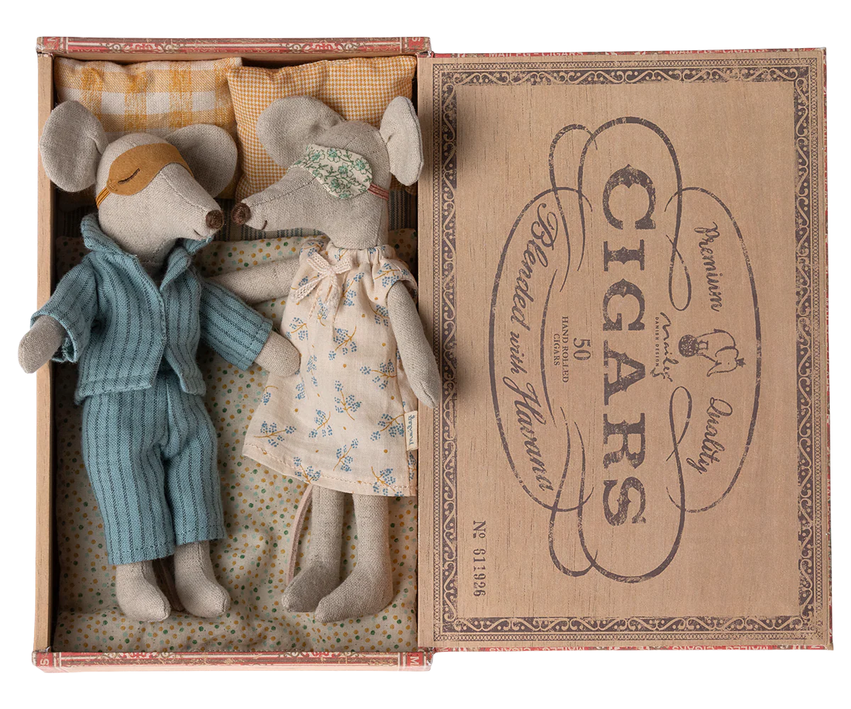 Maileg - Mum and Dad Mice in Cigar Box