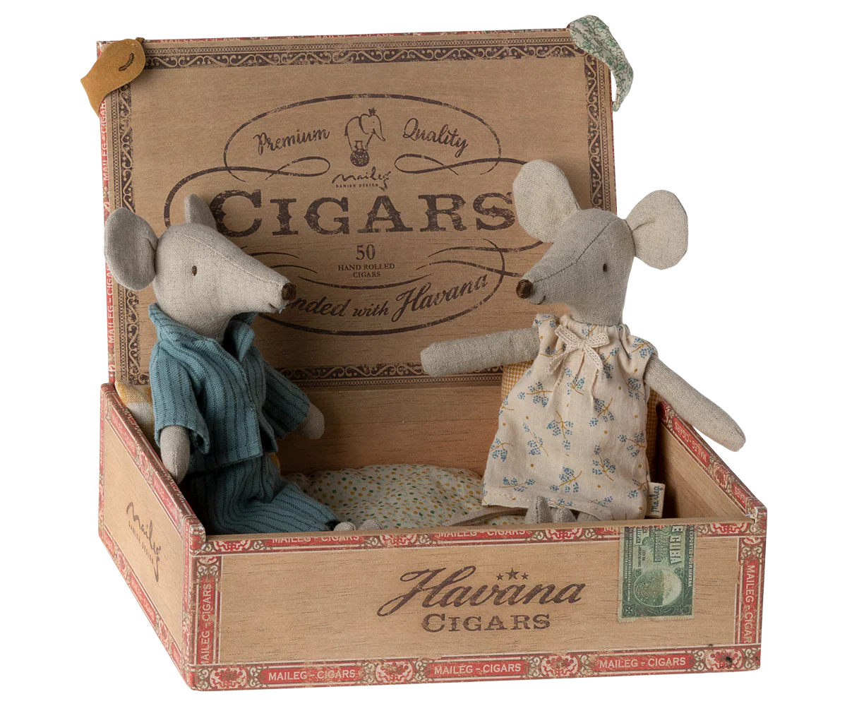 Maileg - Mum and Dad Mice in Cigar Box