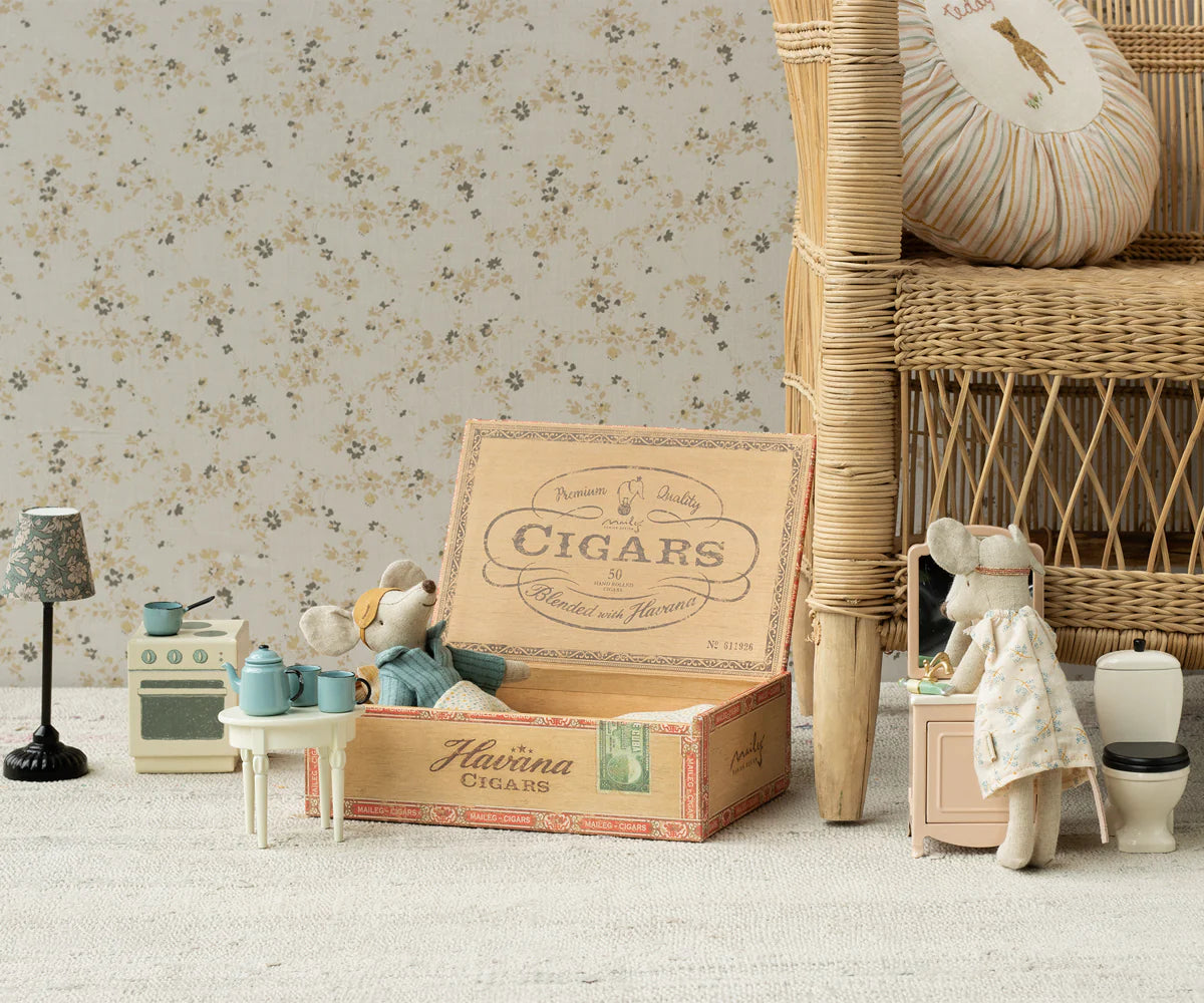 Maileg - Mum and Dad Mice in Cigar Box