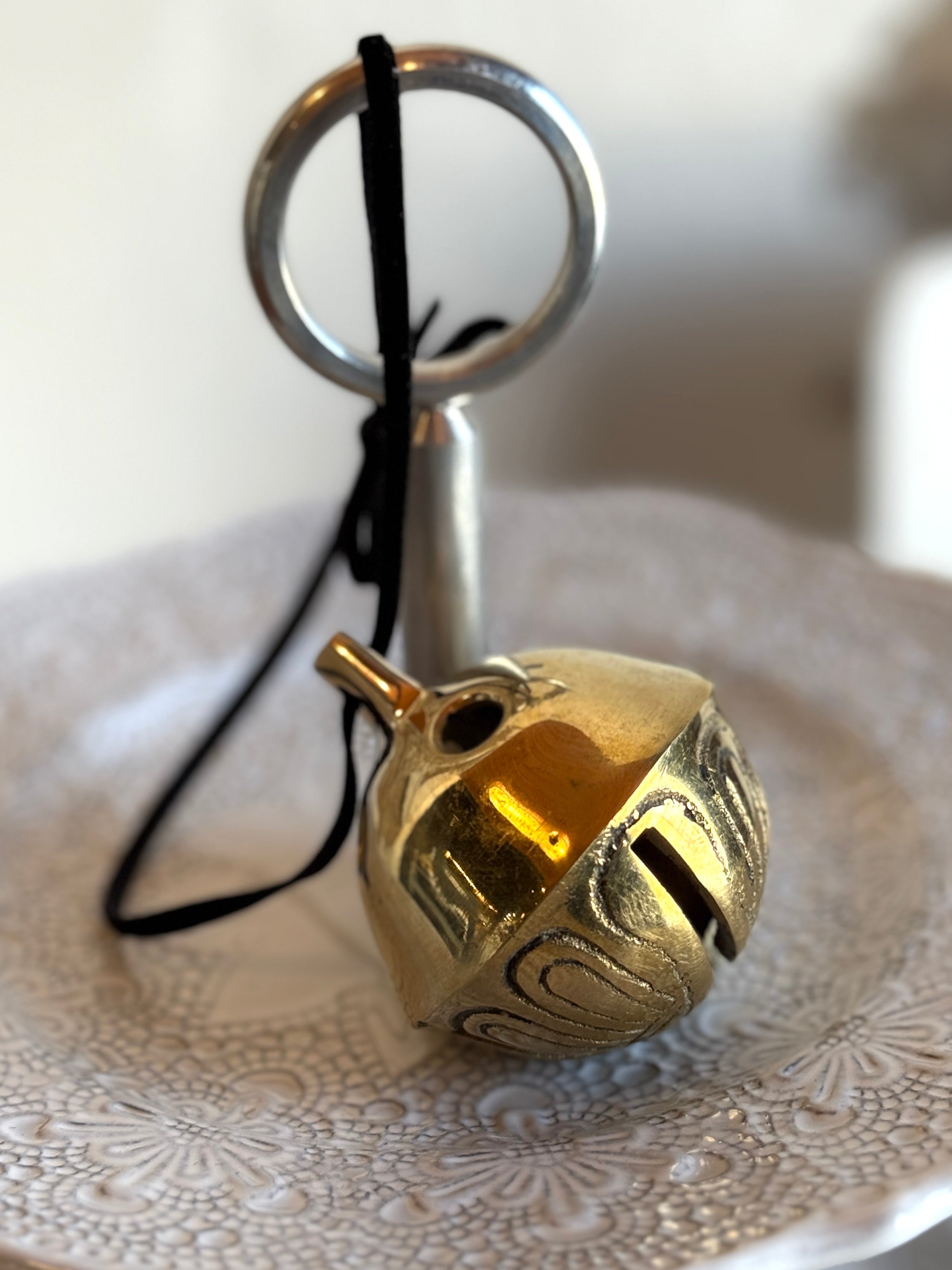 Large Brass Bell – Hoskins In The Flat Clinton