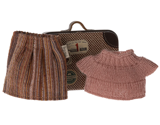Knitted Blouse and Skirt in Suitcase - Grandma Mouse
