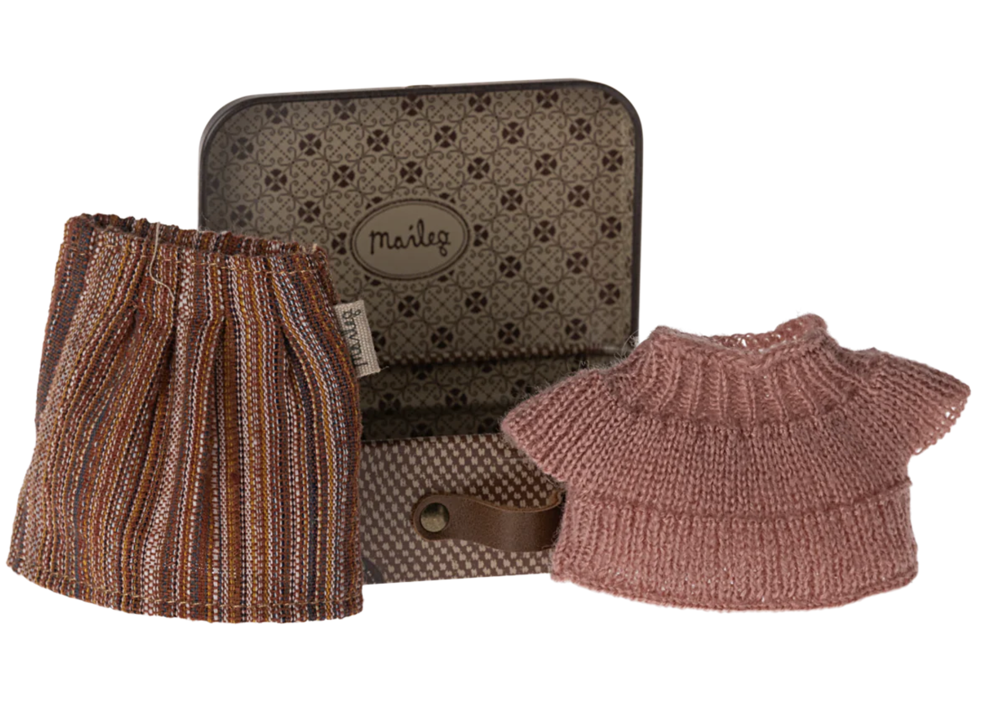 Knitted Blouse and Skirt in Suitcase - Grandma Mouse