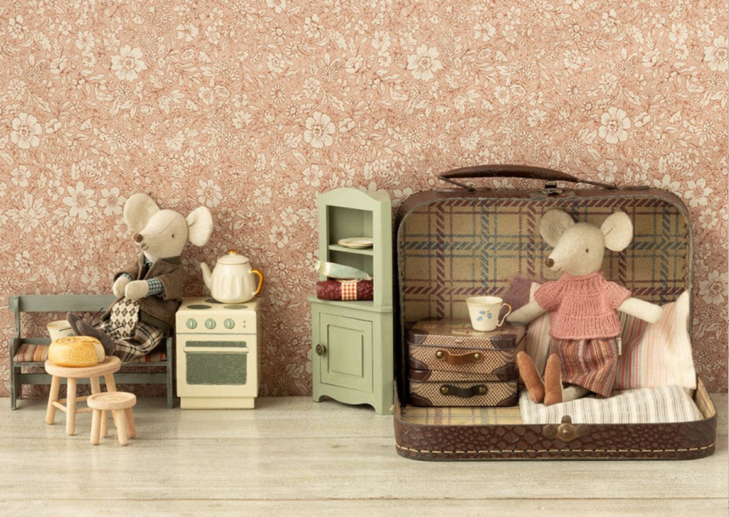 Jacket, Pants, and Tie in Suitcase, Grandpa Mouse