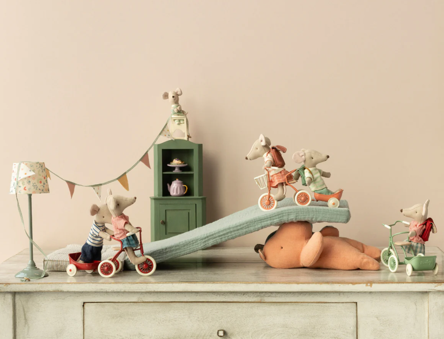 Abri Tricycle, Coral