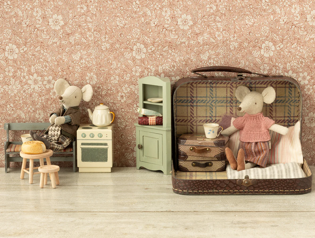 Corner Cabinet, Mouse - Light Green