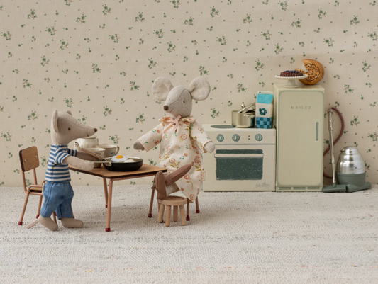 Table and Chair set, Mouse - Dark Powder