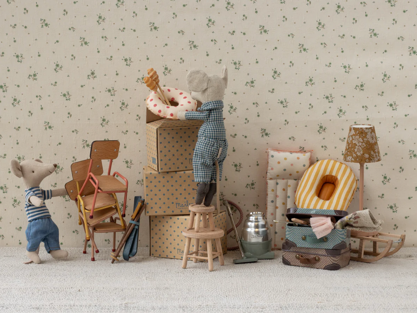 Chair, Mouse- Coral
