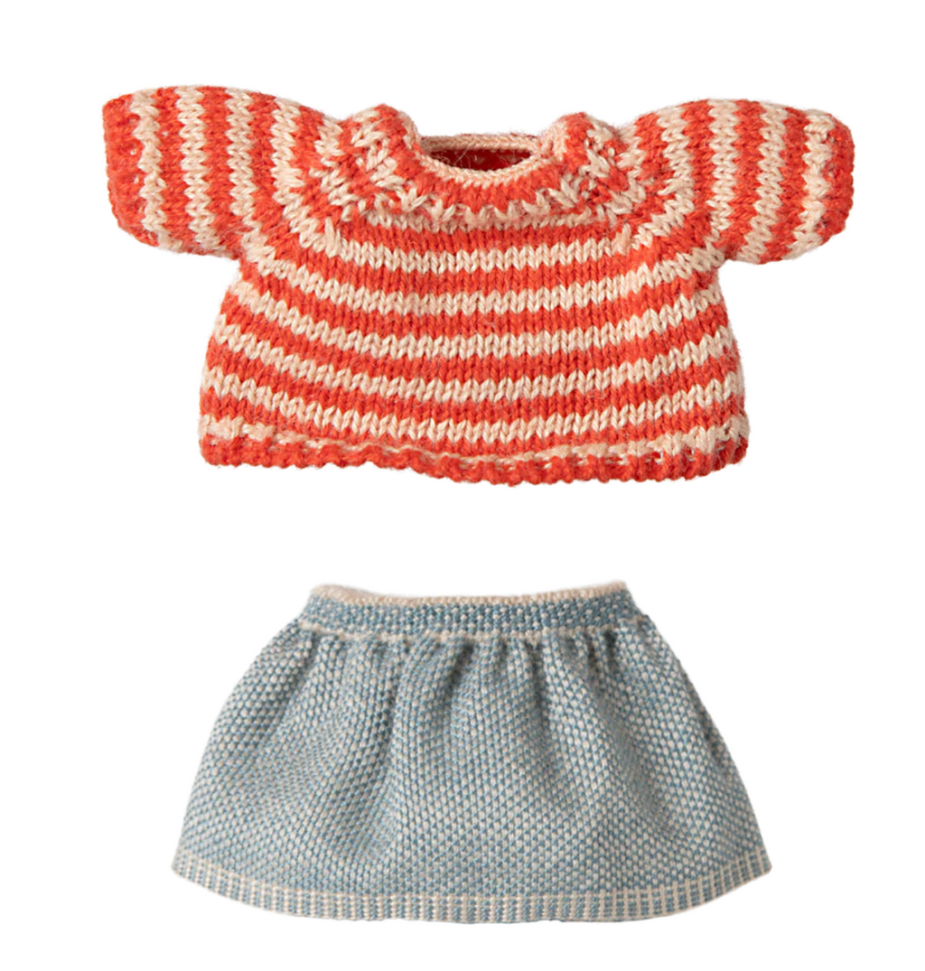 Knitted Sweater and Skirt, Big Sister Mouse