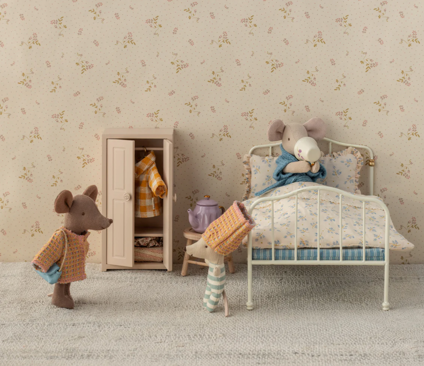 Suit, Mum Mouse
