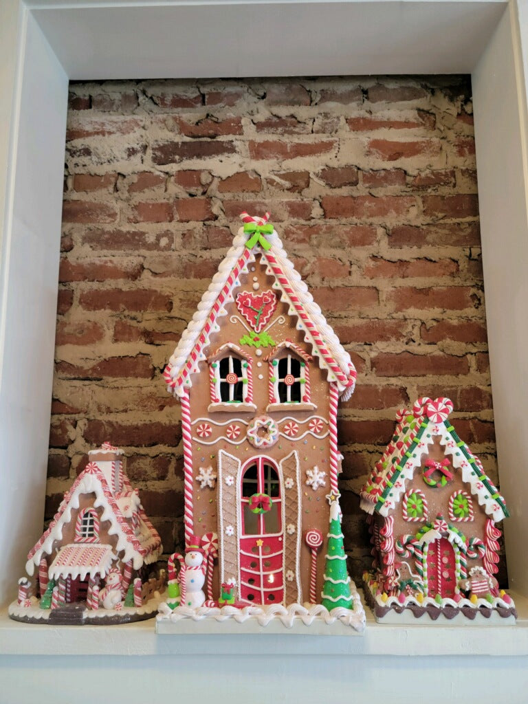 CANDY HOUSE- 26" BTRY/LED CLAY DOUGH