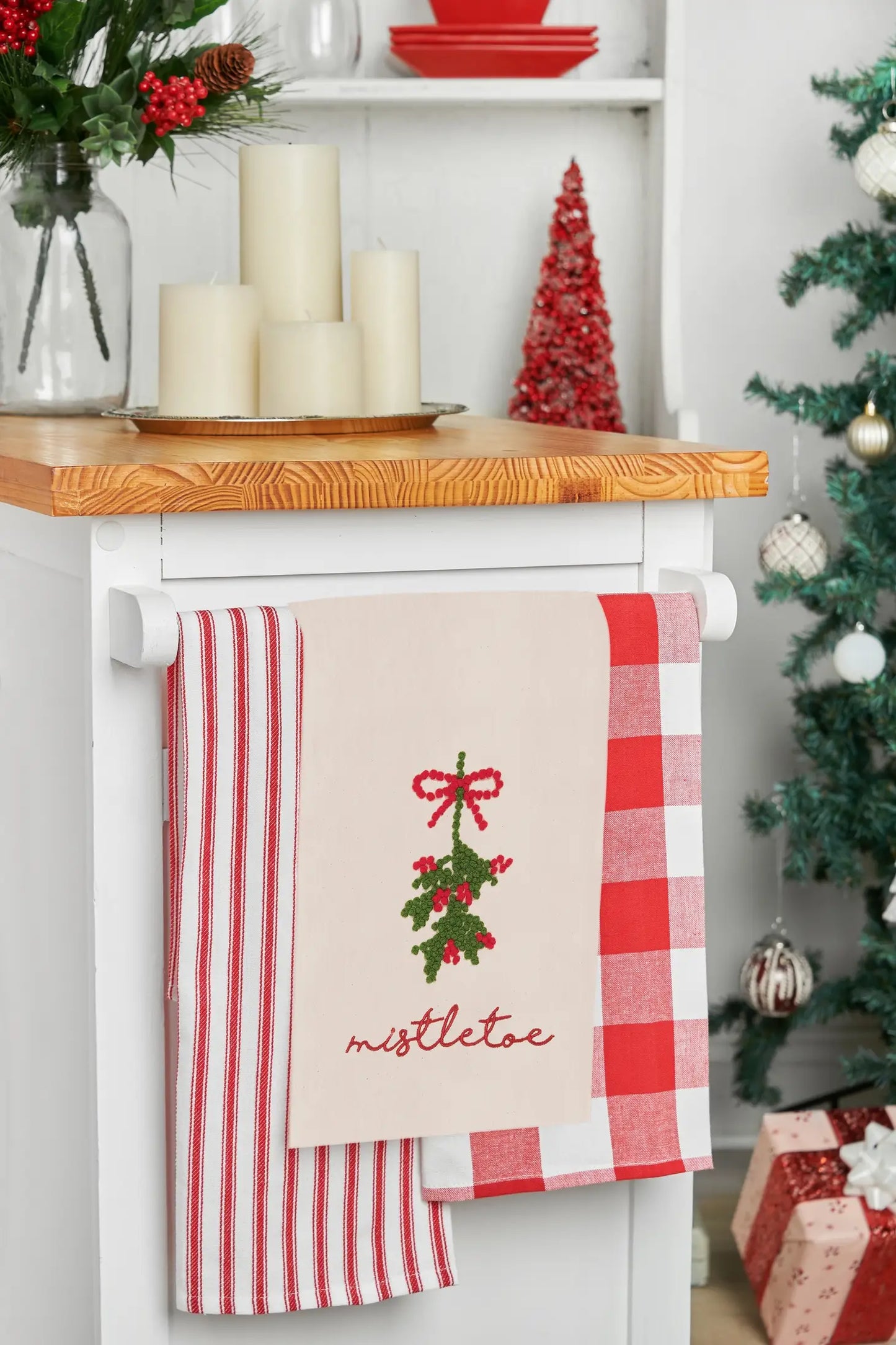 Mistletoe Kitchen Towel